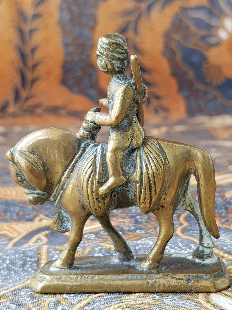 Antiek Oosters koper beeldje van paard met berijder 6,8 cm., Antiek en Kunst, Ophalen of Verzenden, Beeld, Handgemaakt