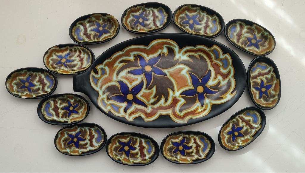 Vintage Plateel Aardewerk Serveerset met Bloemenmotief gemaa, Antiek en Kunst, Antiek | Servies compleet, Ophalen of Verzenden