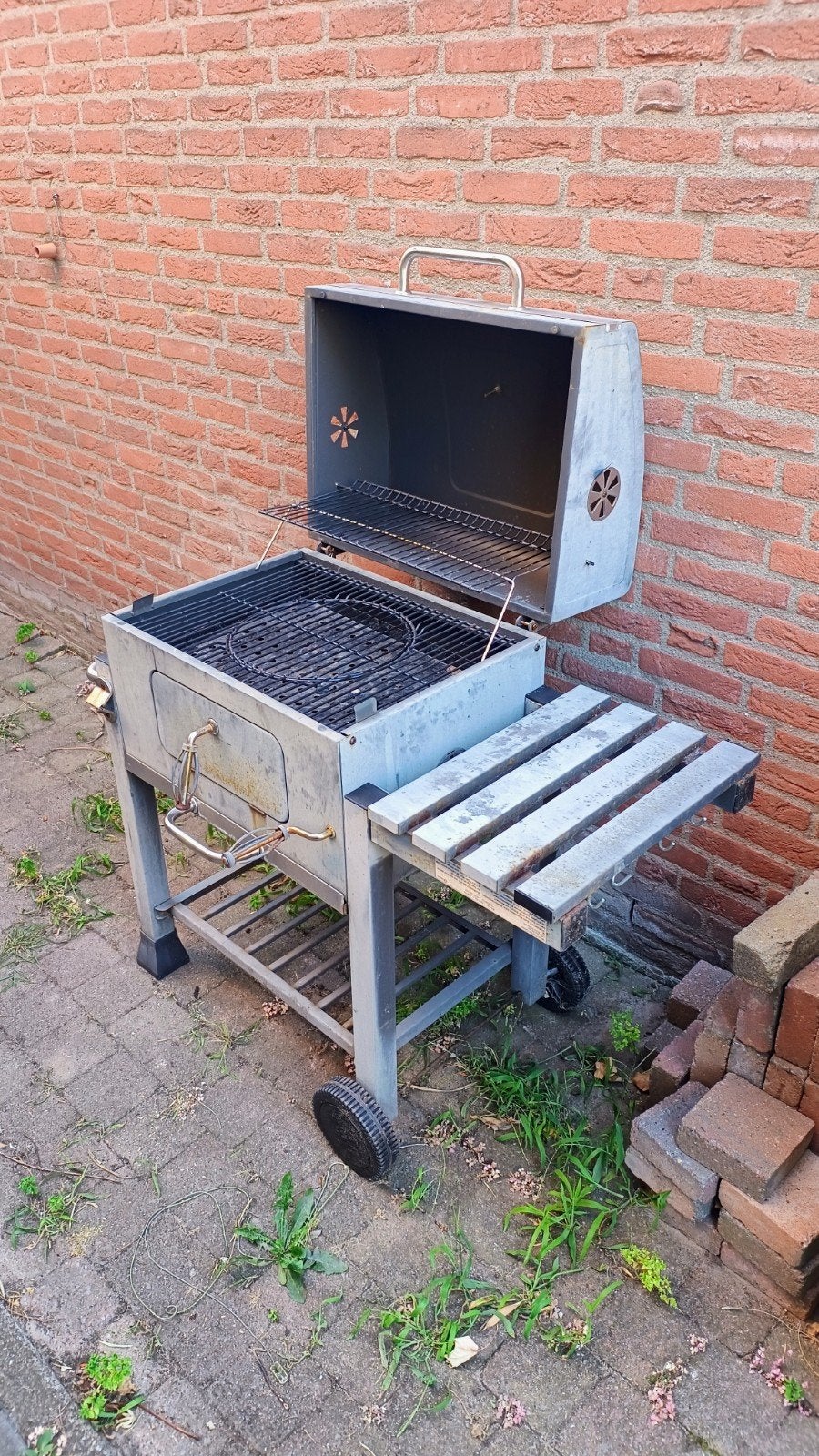 Robuuste Houtskoolbarbecue met Verstelbare Grills, Ophalen, Gebruikt