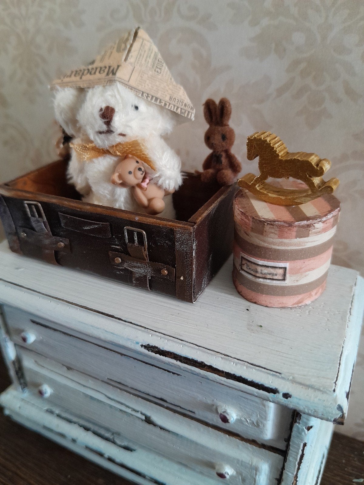 🧸 PPH 1.12 OUDE VERSLETEN KOFFER MET SPEELGOED 🧸, Ophalen of Verzenden, Poppenhuis