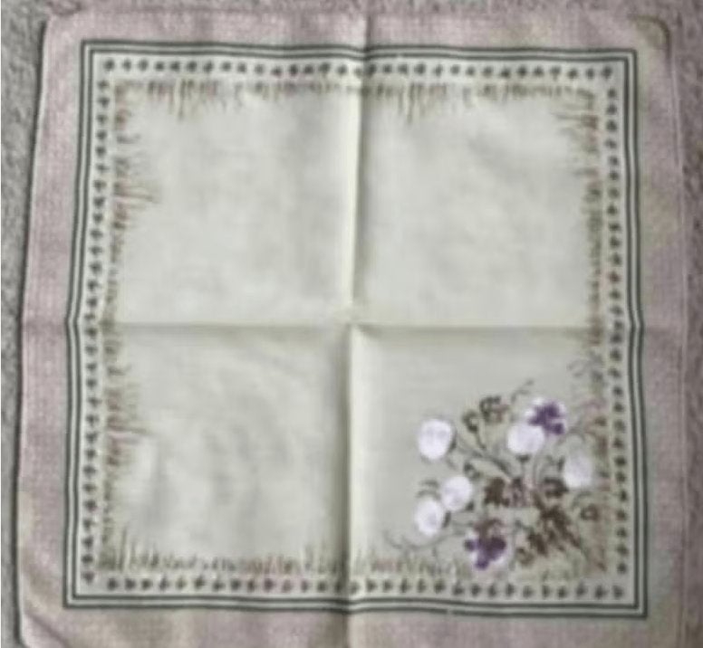 Sjaal, shawl, das, doek, kleedje beige en bloemen; 37,5x37,5, Ophalen of Verzenden, Zo goed als nieuw, Maat 38/40 (M), Sjaal