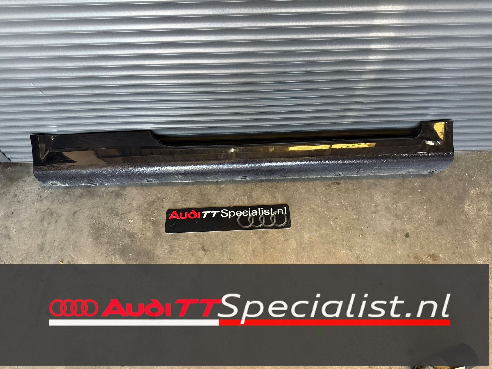 Dorpel/kokerbalk rechts zwart Audi TT MK1 1998-2006, Ophalen, Gebruikt, -, Rechts