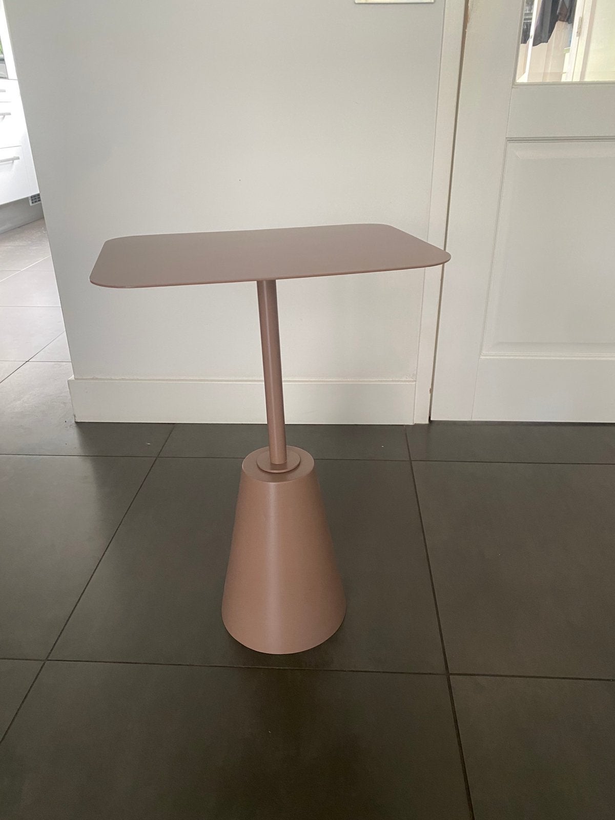 Oud roze bijzettafeltje ( Troubadour ), 45 tot 60 cm, Minder dan 55 cm, Metaal of Aluminium, Ophalen of Verzenden