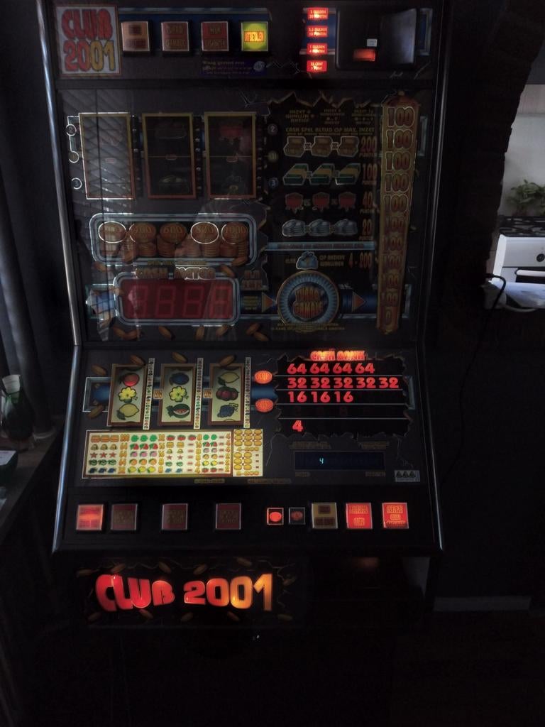 De bekende club 2001 NIEUWSTAAT, Euro, Ophalen of Verzenden