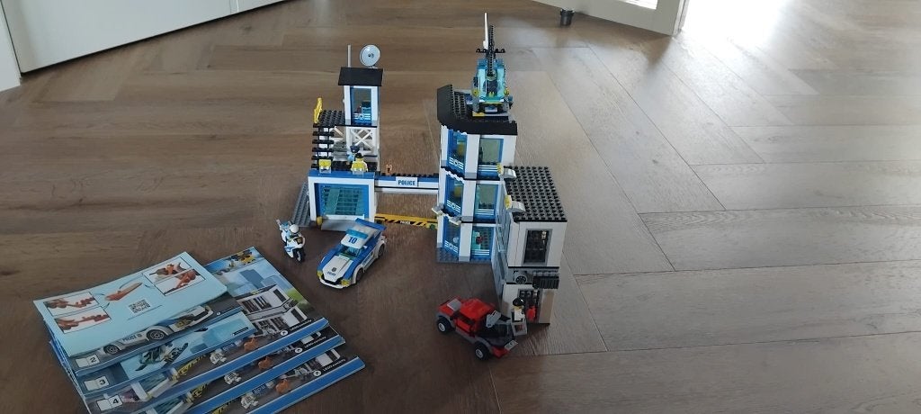 Lego City Politiebureau 60141, Lego, Ophalen of Verzenden, Zo goed als nieuw, Compleet
