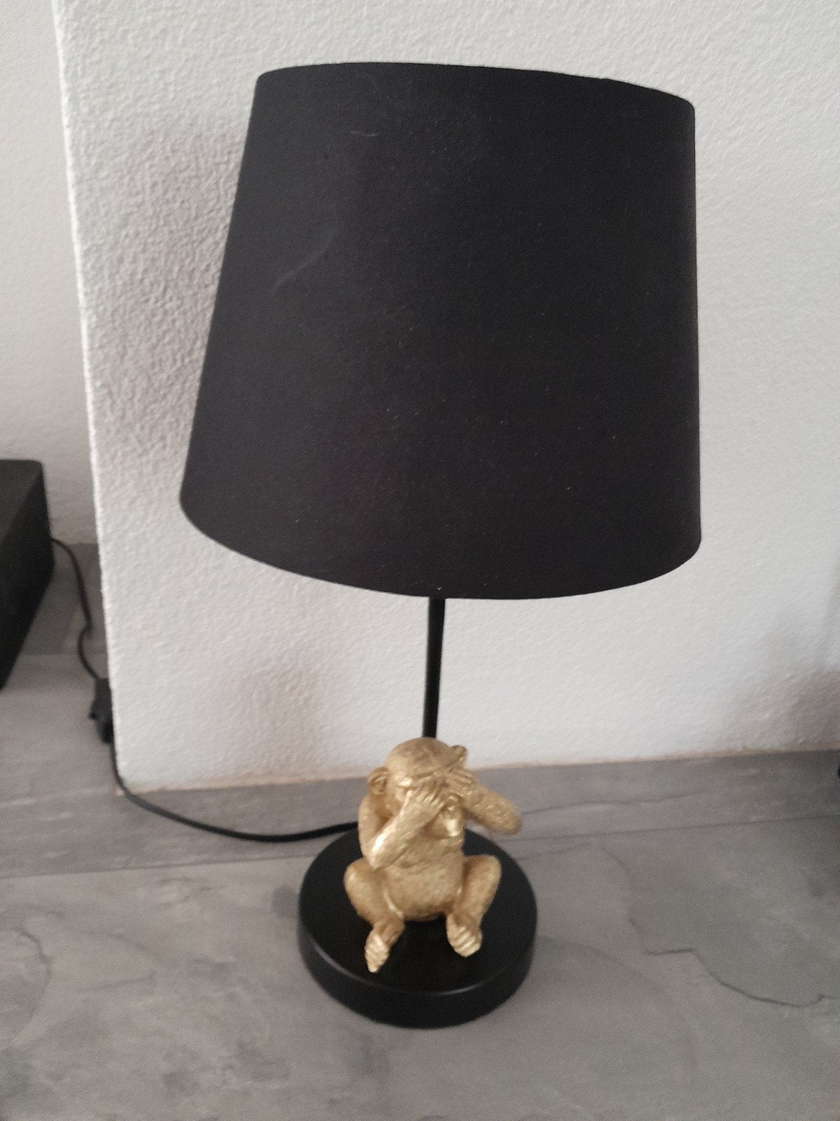 Tafellamp met gouden aap en zwarte kap - 45 cm hoog, Huis en Inrichting, Lampen | Tafellampen, Ophalen of Verzenden, Sfeerlamp