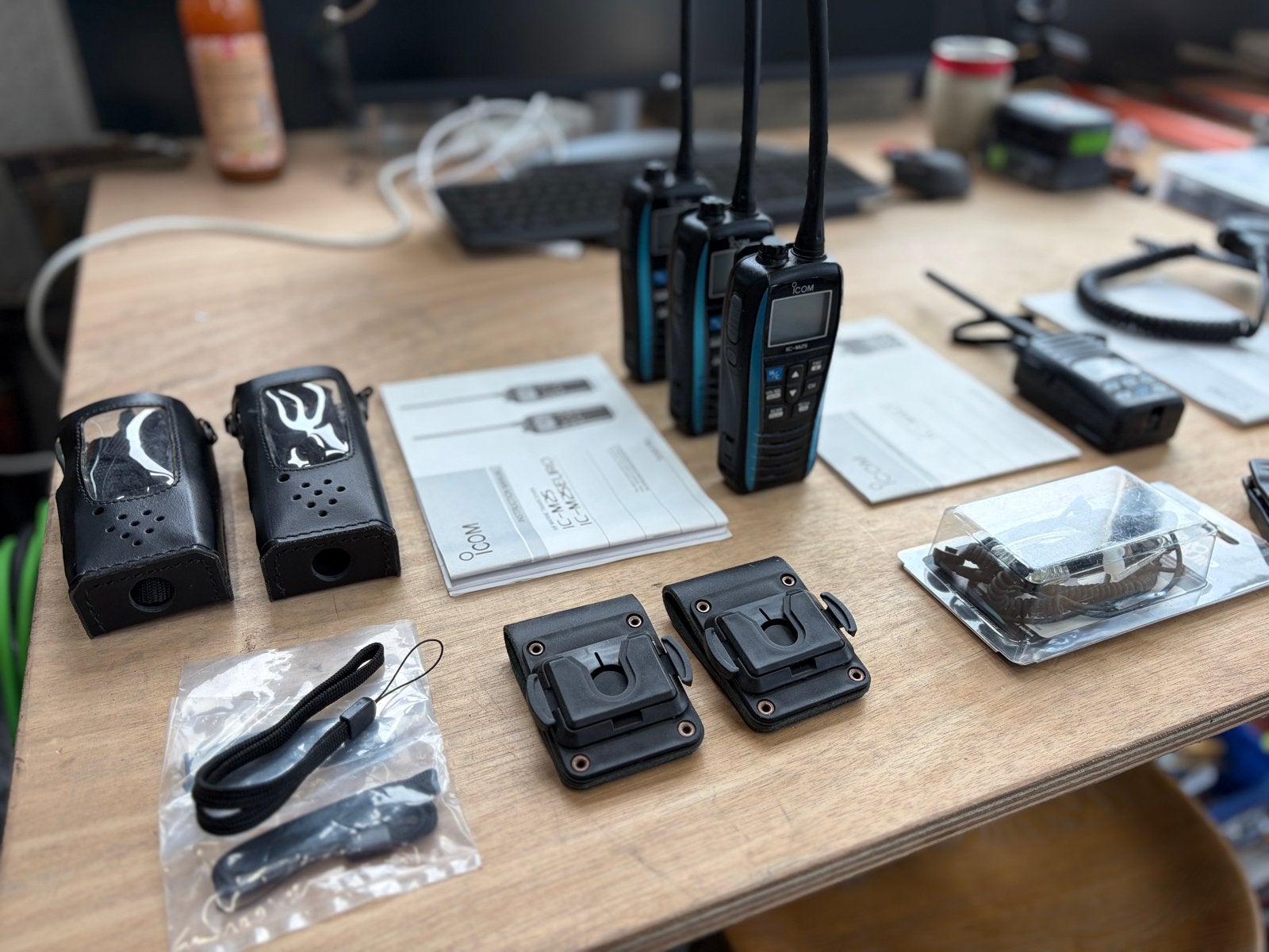 Icom Portofoons en Accessoires - Complete Set 5 porto’s, Gebruikt, 5 tot 15 km, Ophalen of Verzenden, Portofoon of Walkie-talkie