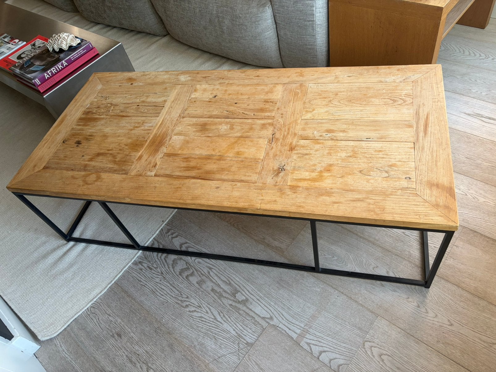 Lange / grote salontafel met stalen frame / hout blad, Huis en Inrichting, Tafels | Salontafels, 100 tot 150 cm, Zo goed als nieuw