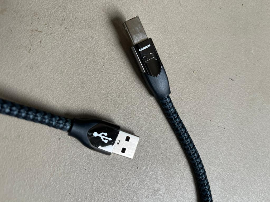 Audioguest Carbon USB Kabel - 80cm high end, Audio, Tv en Foto, Audiokabels en Televisiekabels, Ophalen, Zo goed als nieuw, Minder dan 2 meter