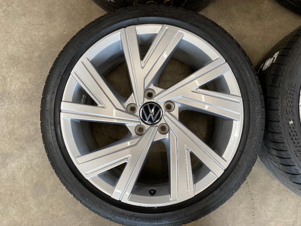 18 inch originele Bergamo velgen + zomerbanden VW Golf 8, 18 inch, Gebruikt, Banden en Velgen, Ophalen of Verzenden
