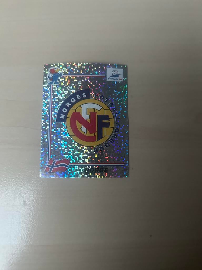 Panini France 98 Embleem Noorwegen Voetbalbond, Ophalen of Verzenden, Zo goed als nieuw, Sticker