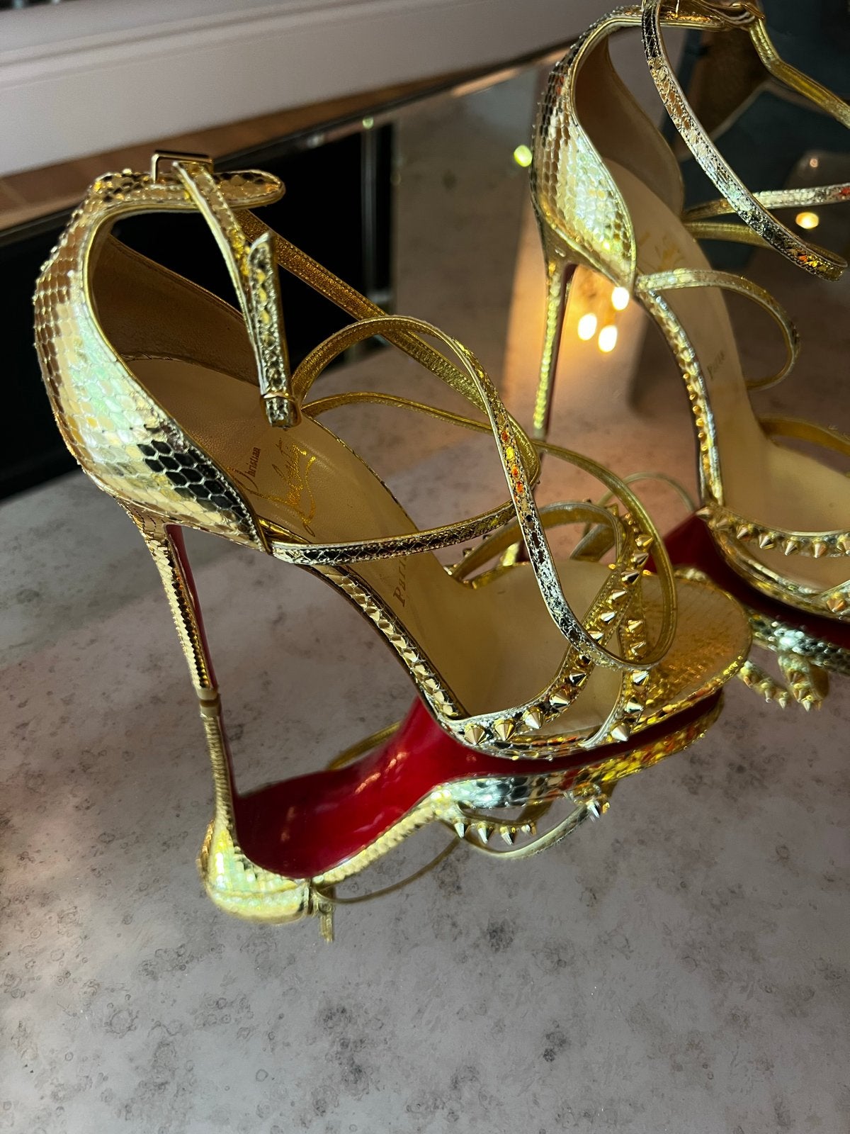 Christian Louboutin Gouden Hakken met Studs - Maat 39.5, Ophalen of Verzenden, Zo goed als nieuw, Overige kleuren, Pumps