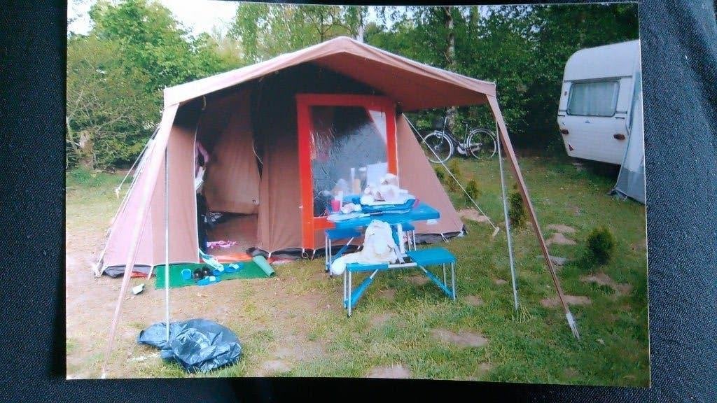 Ruime kartoenen tent met 2 slaapcabines en voortent., Ophalen, Gebruikt, Tot en met 5