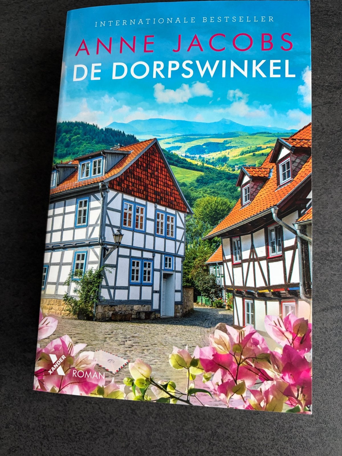 Anne Jacobs - De Dorpswinkel (Internationale Bestseller), Ophalen of Verzenden, Zo goed als nieuw, Nederland