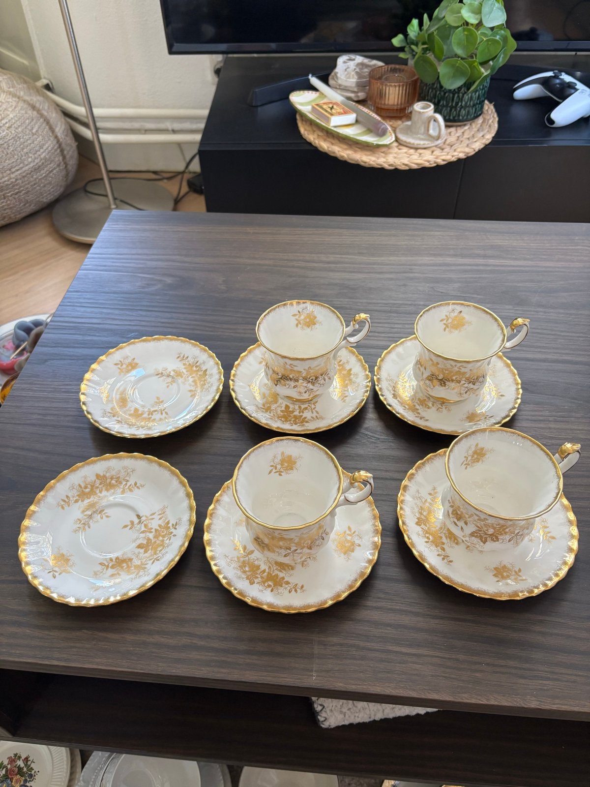 Royal Albert Antoinette Bone China – 4 kopjes + 6 schotels, Ophalen