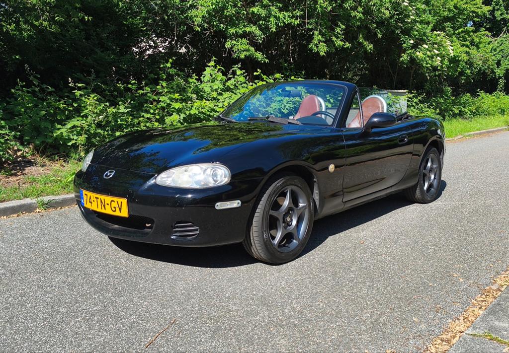 Mazda MX-5 1.6 PHOENIX NBFL 2002 Zwart Roestvrij weinig km, Achterwielaandrijving, 40 €/maand, 4 cilinders, Cabriolet