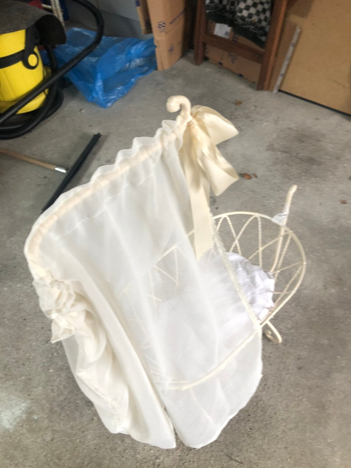 Poppenwieg te koop, Ophalen