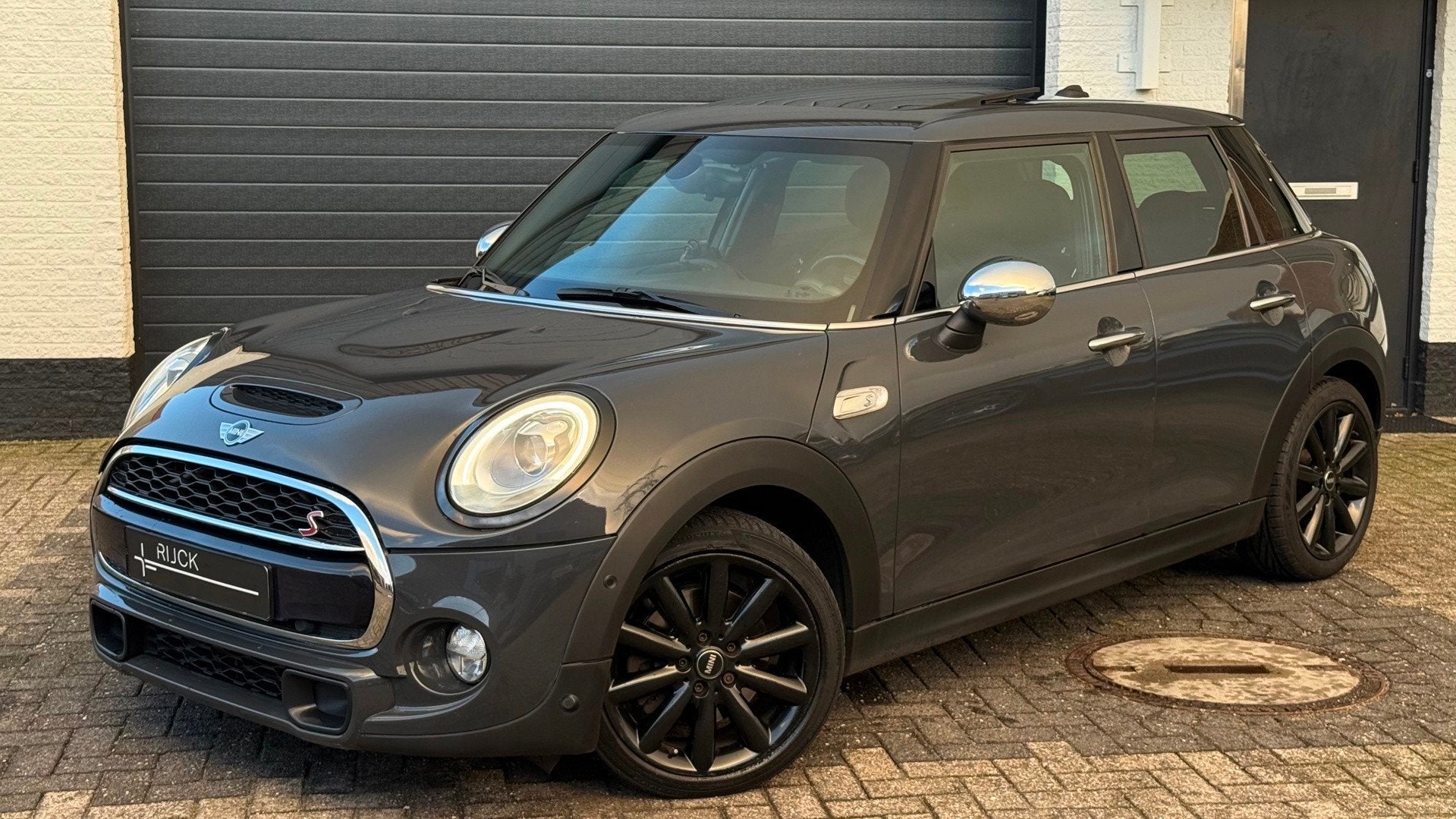 Mini 5-Deurs MINI Cooper S 2.0 Chili | Aut. | Pano | Yours L, Auto's, Gebruikt, Zwart, Leder, Bedrijf