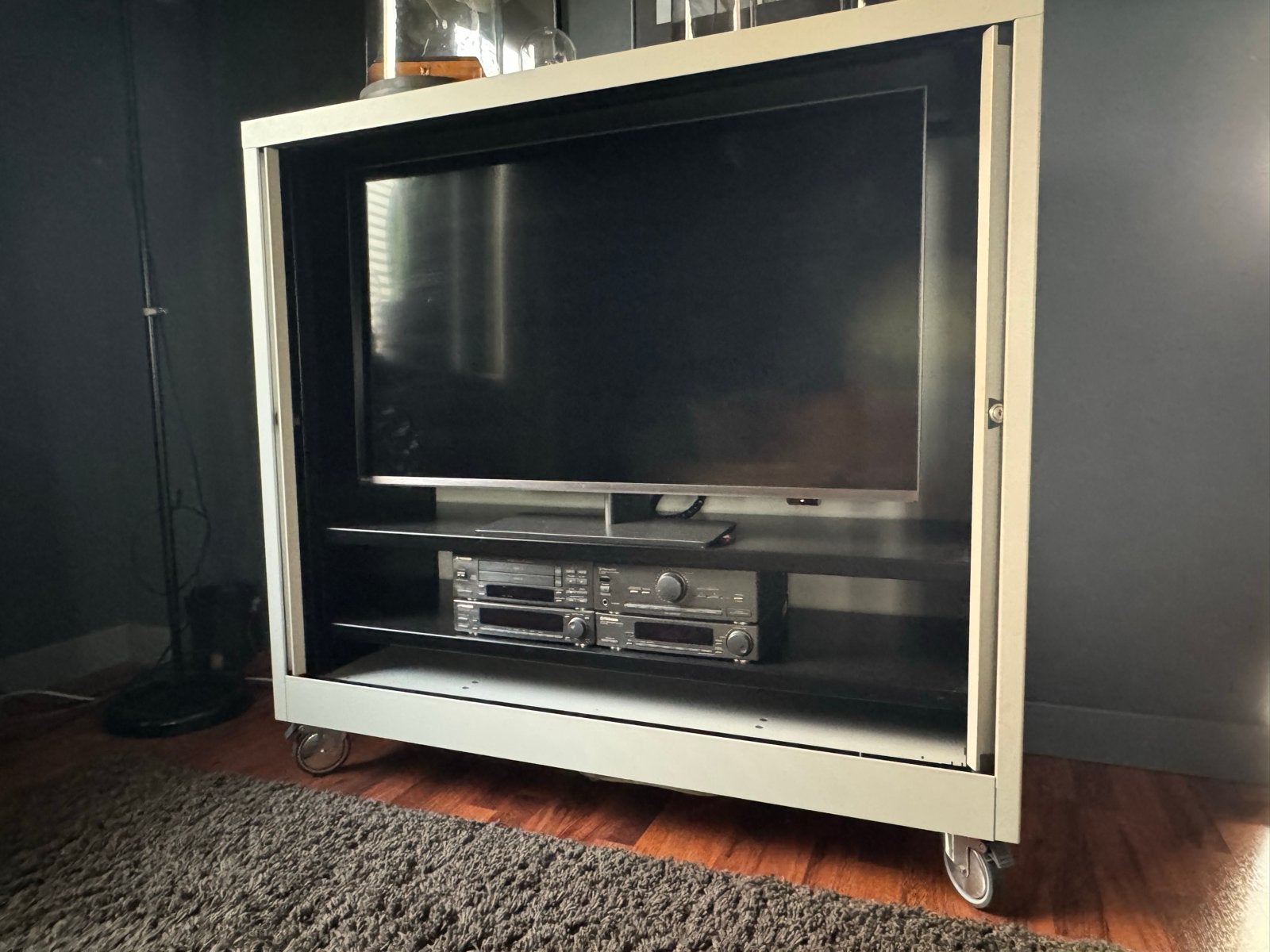 Bisley, TV of Roldeurkast op wielen, voor TV of opslag, Ophalen, Gebruikt, 100 tot 150 cm, 100 tot 150 cm