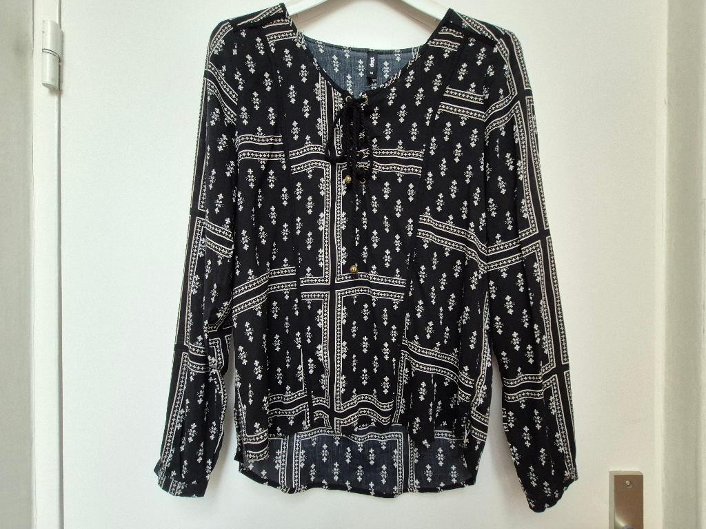 EKSEPT / SHOEBY zwart blouse met witte klavertjes maat M 38, Maat 38/40 (M), Zwart, Ophalen of Verzenden, Zo goed als nieuw