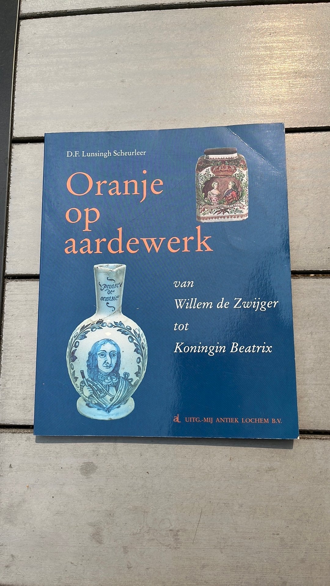 Oranje op aardewerk van Willem de Zwijger - Koningin Beatrix, Verzamelen, Koninklijk Huis en Royalty, Ophalen of Verzenden, Tijdschrift of Boek