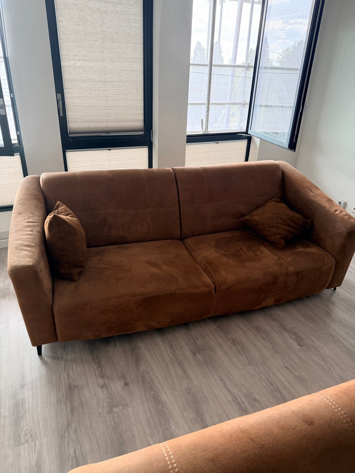️GRATIS AFHALEN Comfortabele bruine bank met kussens, Gebruikt, Driepersoons, 75 tot 100 cm, Ophalen of Verzenden