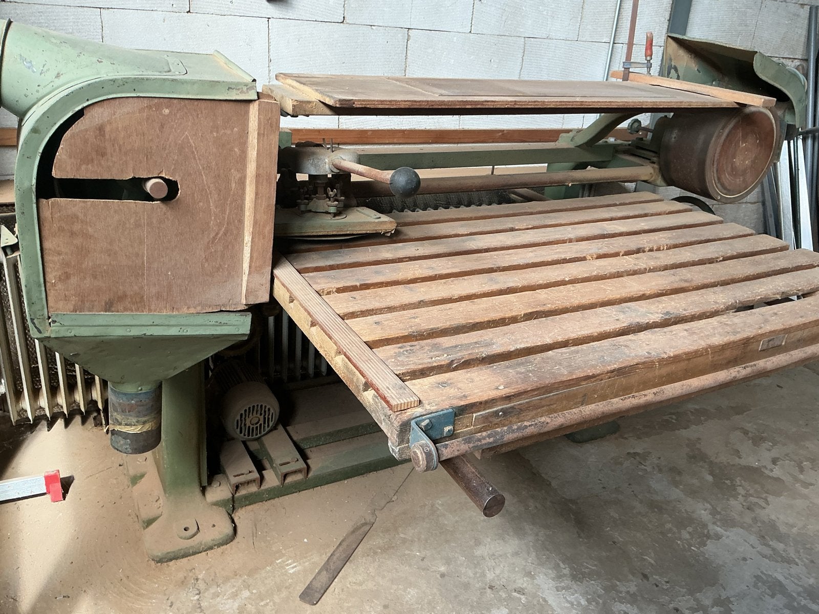 Industriële bandschuurmachine voor houtbewerking, Ophalen