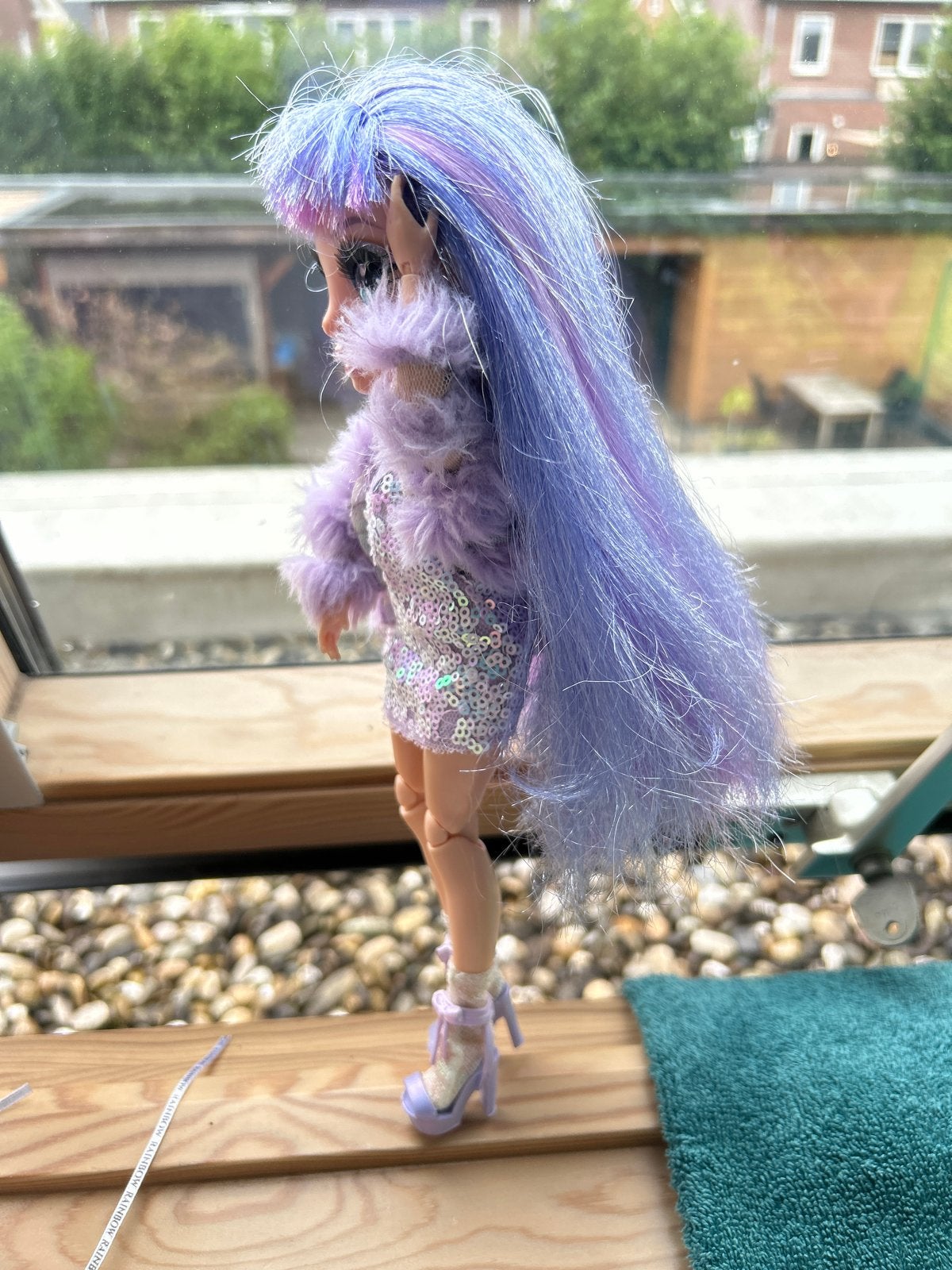 Rainbow High Violet Willow pop met extra outfit, Kinderen en Baby's, Ophalen of Verzenden, Gebruikt, Overige typen
