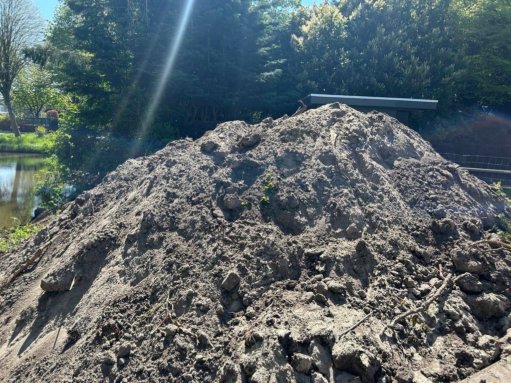 Gratis zwart zand af te halen bereikbaar met aanhanger, Tuin en Terras, Zand, Ophalen, Gebruikt, Ophoogzand