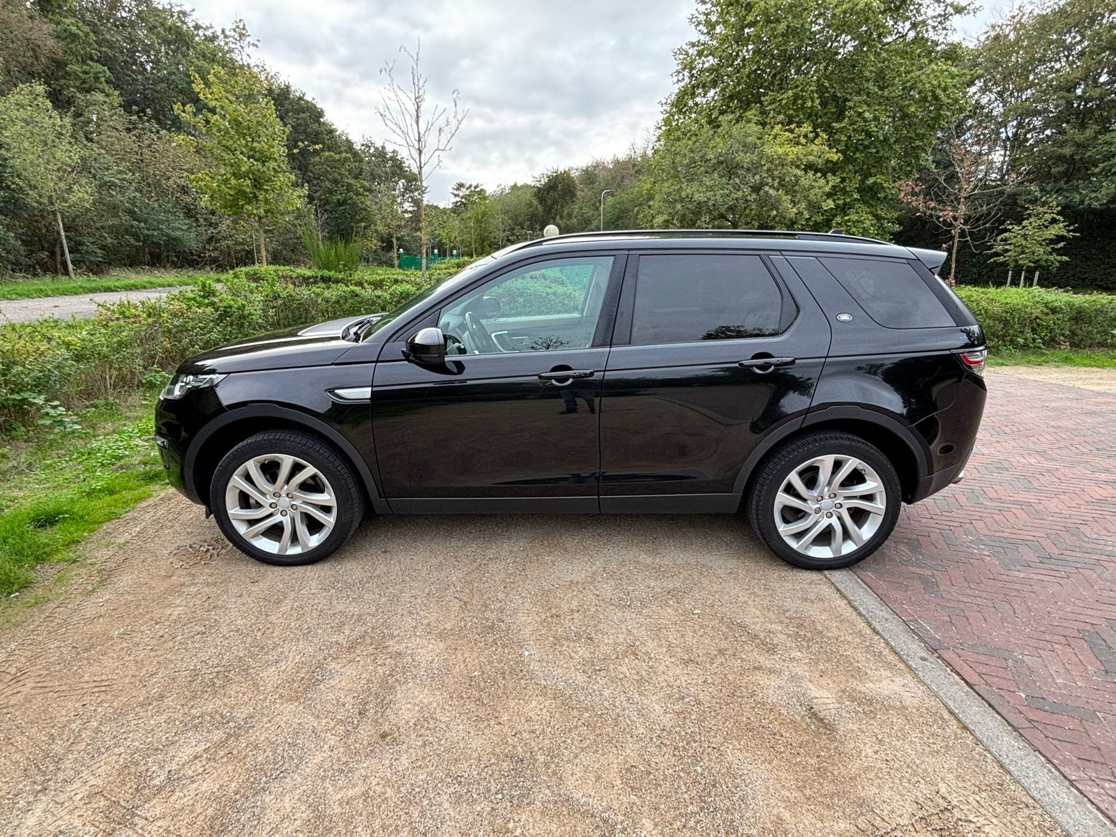 Land Rover Discovery Sport 2.0 TD4 4WD Aut9 2015 Zwart, Auto's, Automaat, 4 cilinders, 179 pk, Zwart