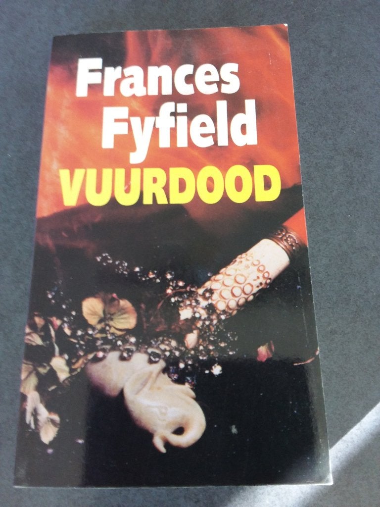 Frances Fyfield - vuurdood, Ophalen of Verzenden, Zo goed als nieuw