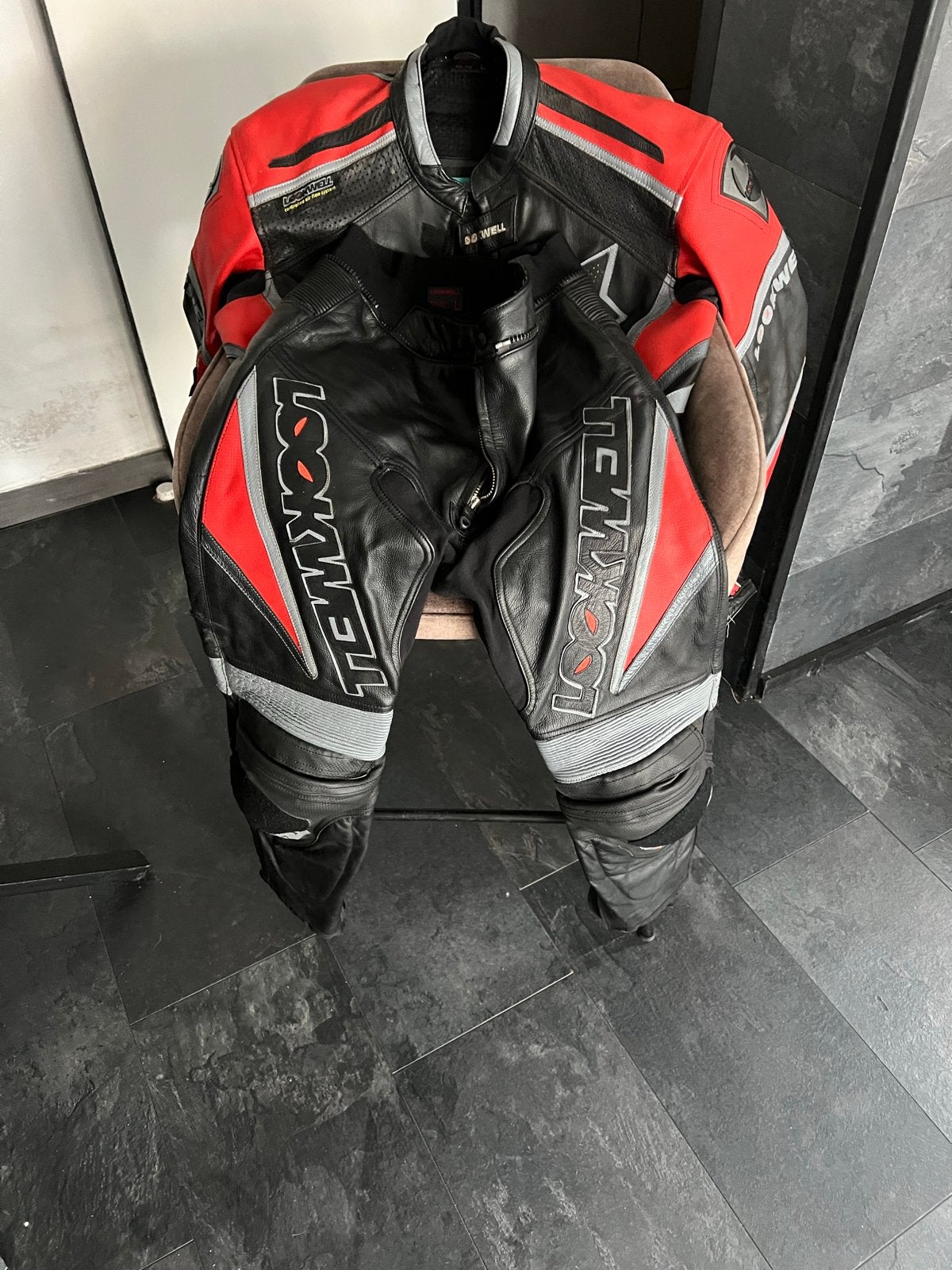 Nette Lookwell motorpak maat L - Leer, rood/zwart, Motoren, Kleding | Motorkleding, Ophalen of Verzenden, Tweedehands, Heren, Combipak