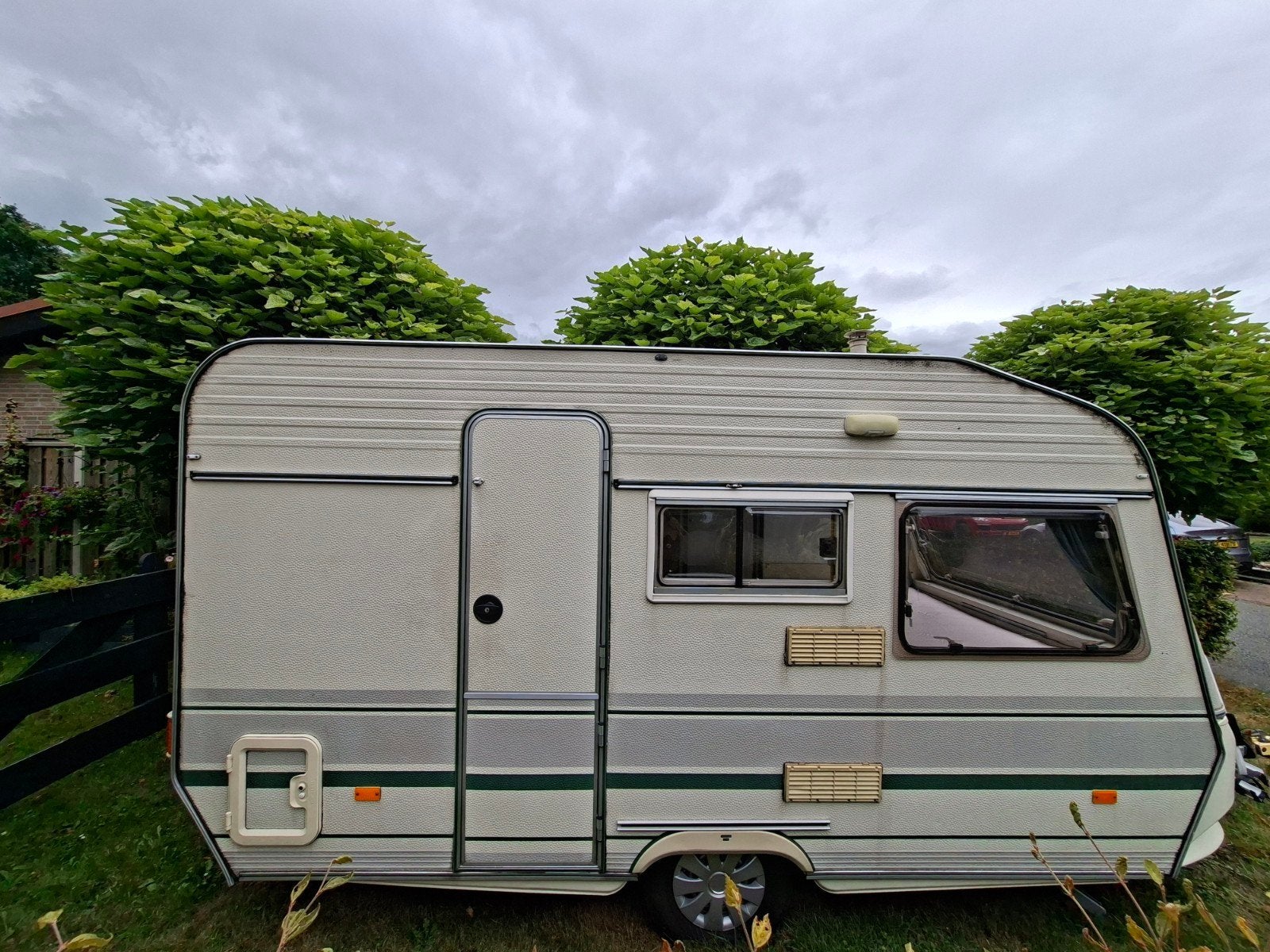 Chateau 380 chiara trophee toercaravan met voortent en luife, Caravans en Kamperen, Caravans, Particulier, 500 - 750 kg, Tot 4 meter