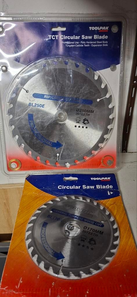 TOOLPAK Cirkelzaagbladen (250mm & 170mm), Doe-het-zelf en Verbouw, Gereedschap | Zaagmachines, Ophalen