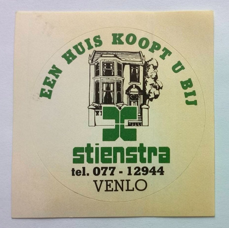 Sticker een huis koopt u bij Stienstra Venlo, Ophalen of Verzenden, Zo goed als nieuw, Bedrijf of Vereniging