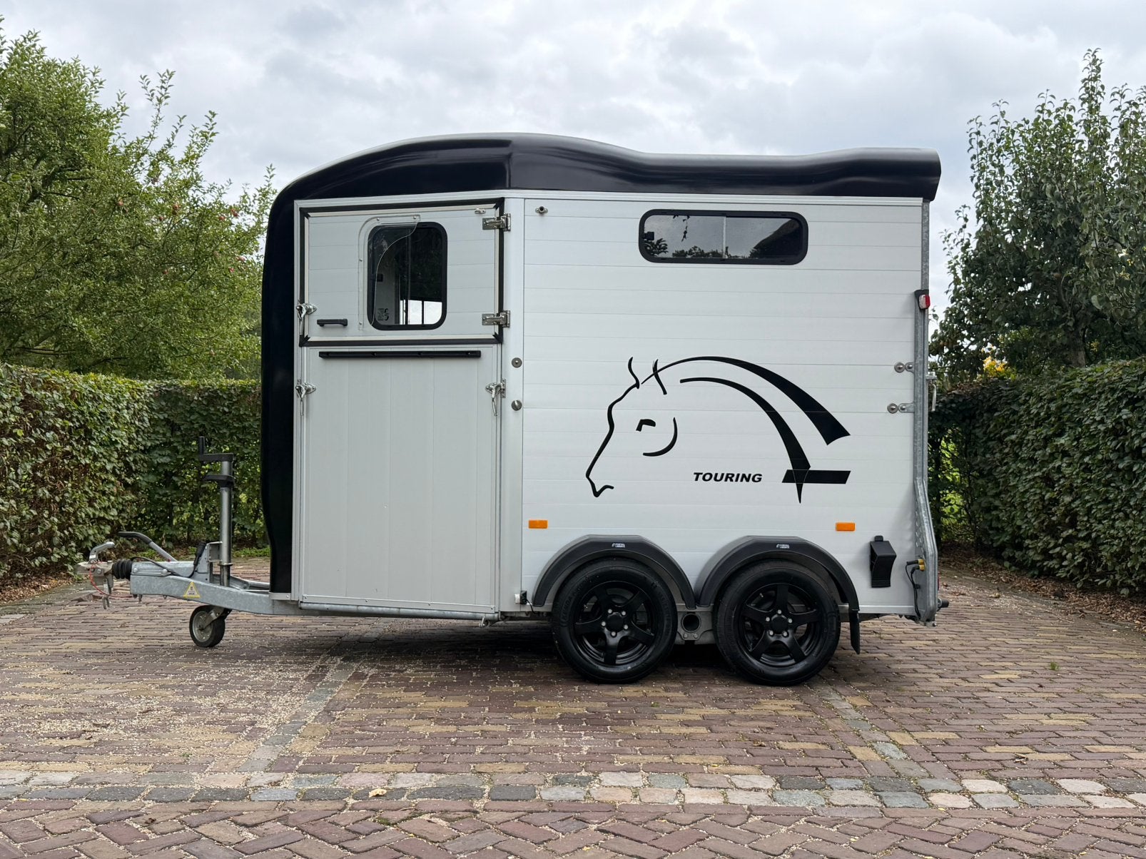 Topstaat verkerende 2 paards cheval liberte met vooruitloop, Ophalen, Aluminium, Zo goed als nieuw, 2-paards trailer