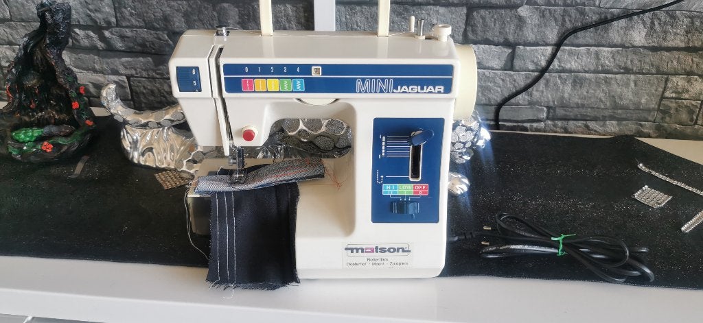 Naaimachine JAGUWAR HIJ WERK ZONDER PEDAAL, Verzenden, Zo goed als nieuw, Naaimachine, Overige merken