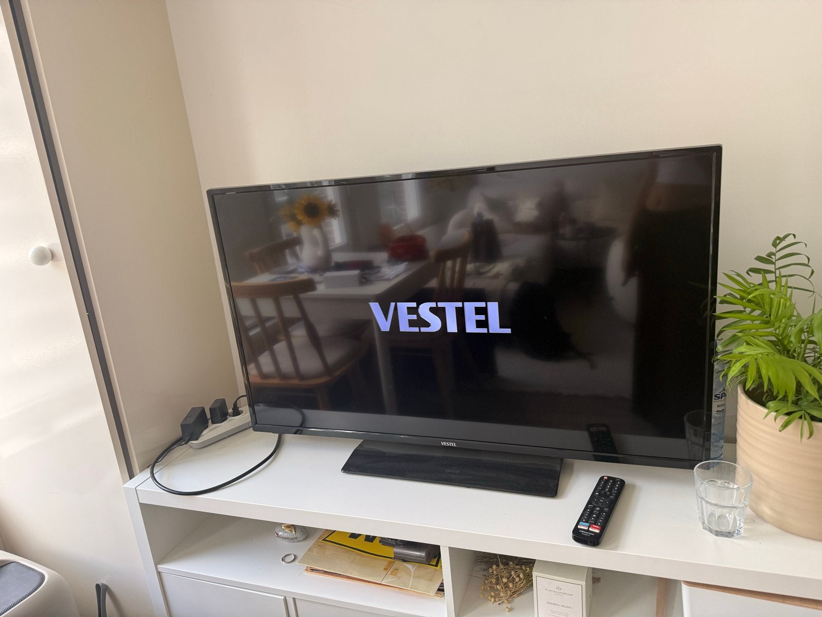 Vestel 4K SMART 43UD8200 43" LED TV, LED, 100 cm of meer, 4k (UHD), Smart TV