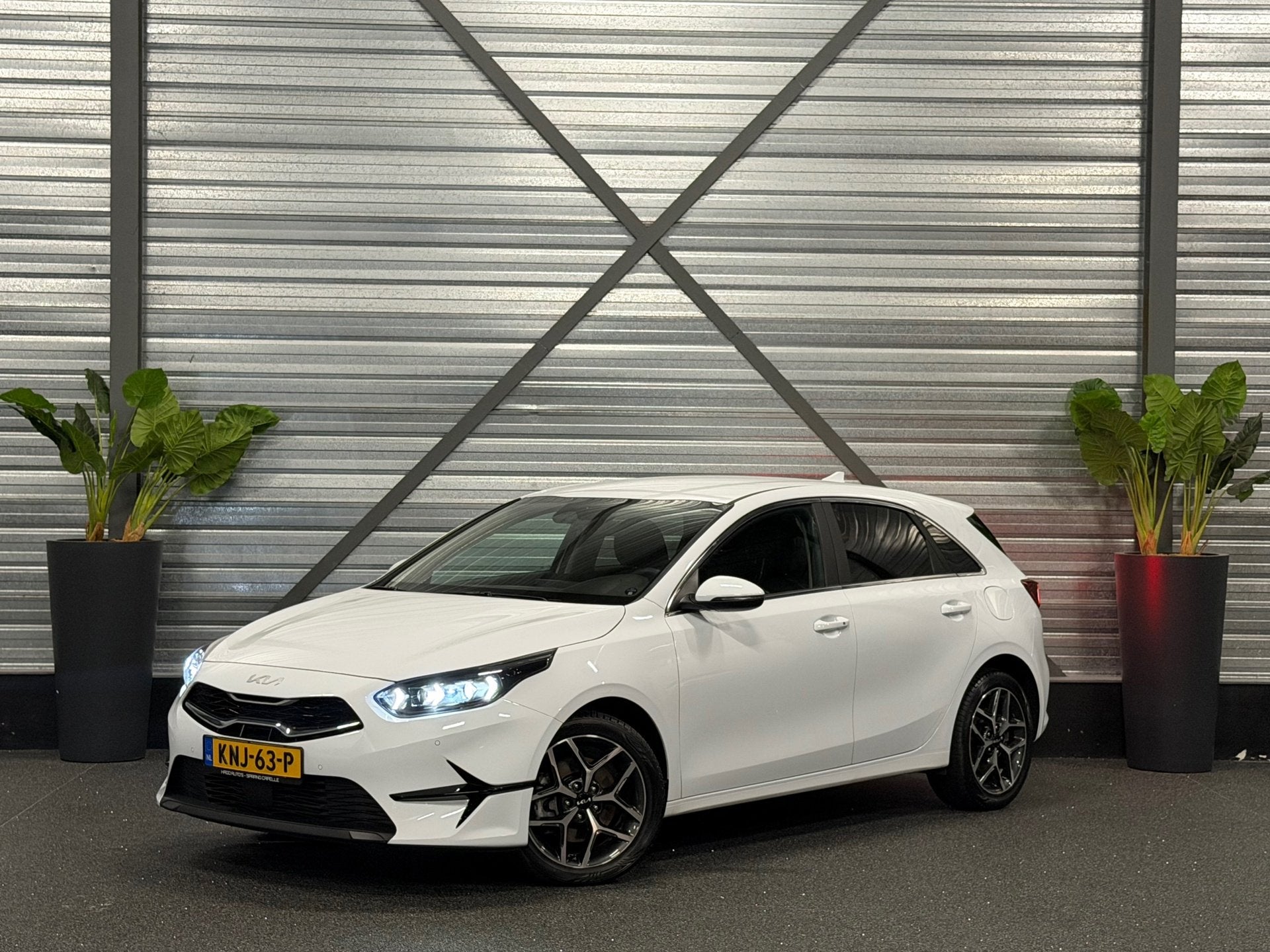 Kia Cee'd 1.5 T-GDi MHEV 140-PK/BTW/AUT/LED/NAVI/PDC/CAMERA/, Stof, Gebruikt, Wit, Origineel Nederlands