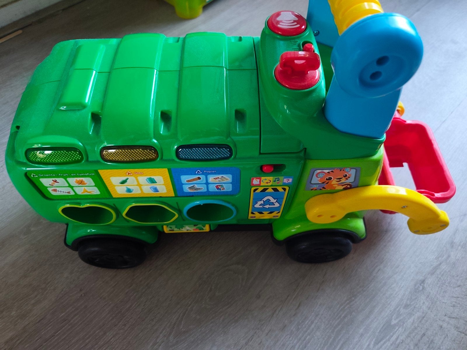 v tech recycle en leer truck, Ophalen