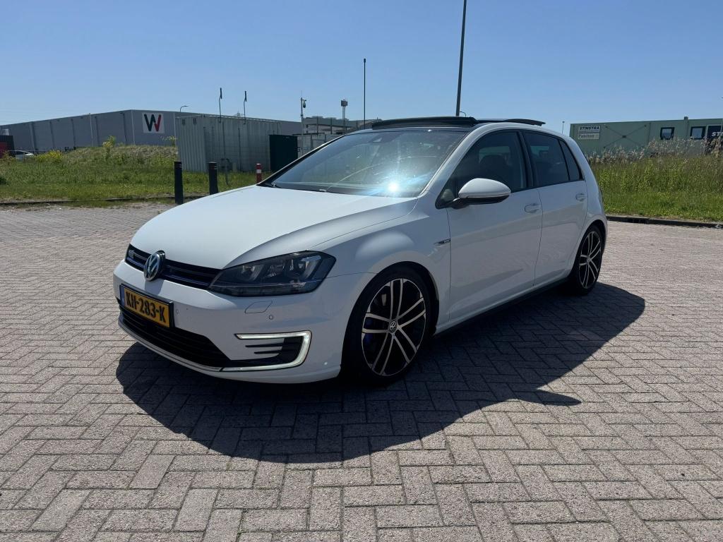 Volkswagen Golf 7 GTE Wit | PANO | CAMERA | ACC | STOELVERW, Auto's, Volkswagen, Particulier, Golf, Achteruitrijcamera, Adaptive Cruise Control