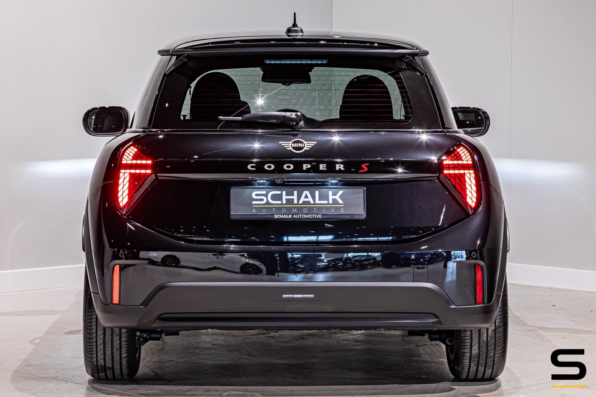 Mini Mini 2.0 Cooper S Favoured S|HUD|Leder|Fiscaal gunstig, Auto's, Mini, Zwart, Bedrijf, Nieuw, 204 pk