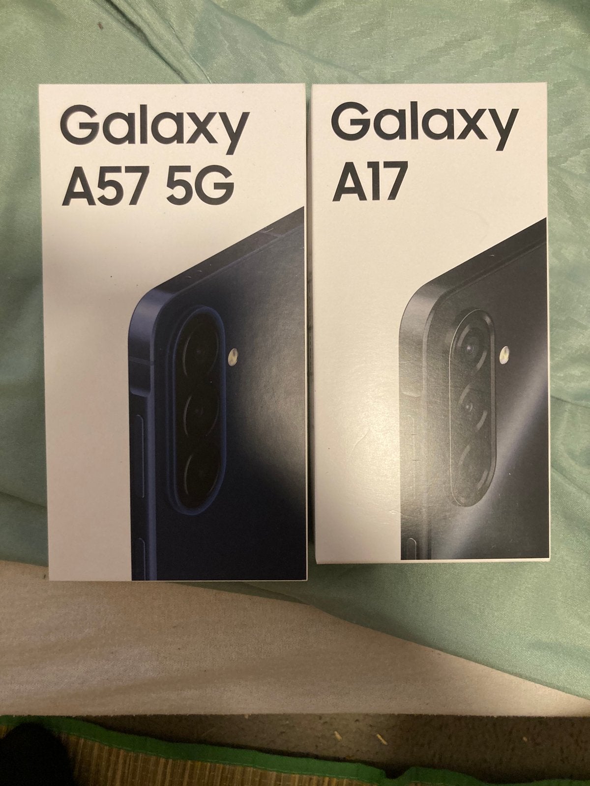 Two new phones, Ophalen of Verzenden, Zo goed als nieuw