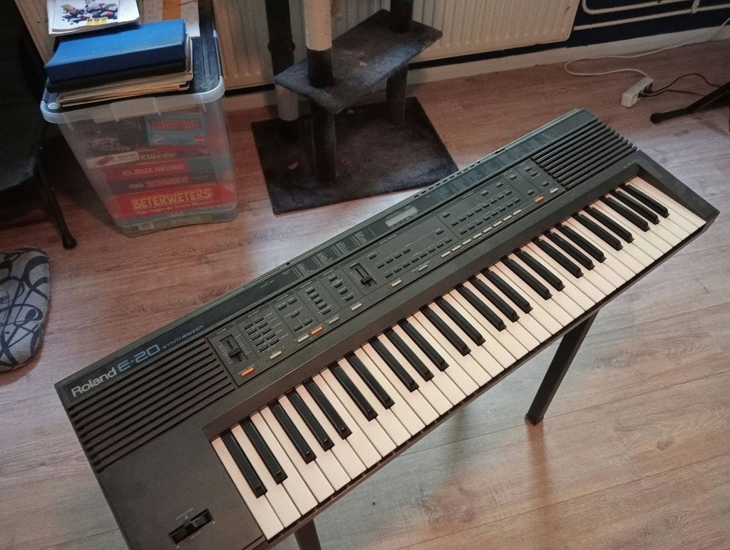 Roland E20 Synthesizer, Ophalen, Met koffer of flightcase, Roland, 61 toetsen