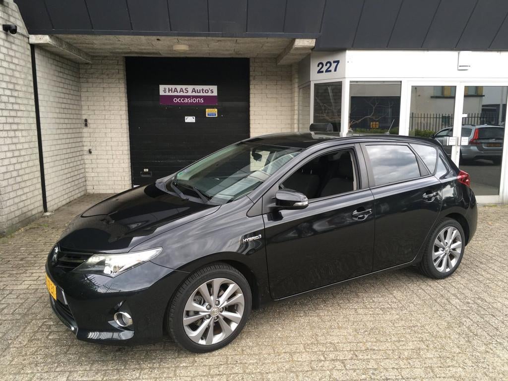 Toyota Auris 1.8 Hybrid Aspiration / PANO / CAMERA / NAVI /, Auto's, Euro 5, Stof, Gebruikt, Zwart