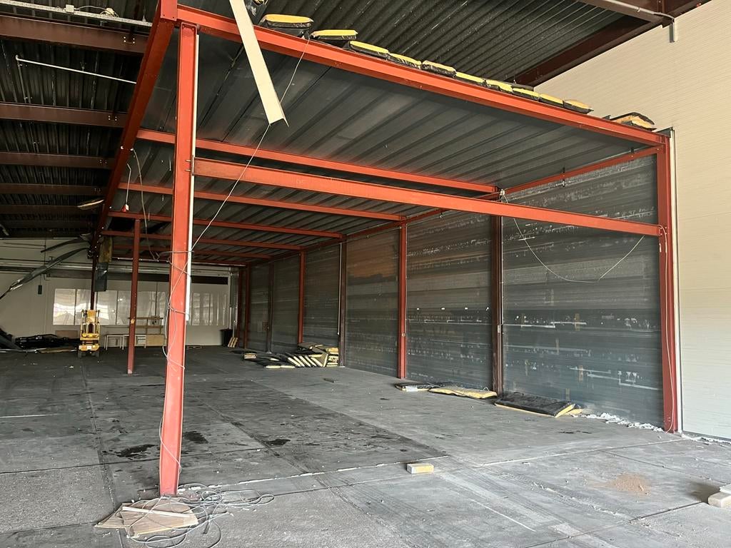 Metalen constructie met dakplaten, Koop