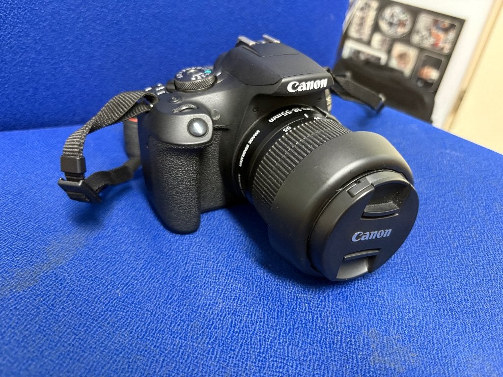 Canon EOS 2000D + lens + diverse toebehoren, Spiegelreflex, Canon, Zo goed als nieuw, 8 keer of meer
