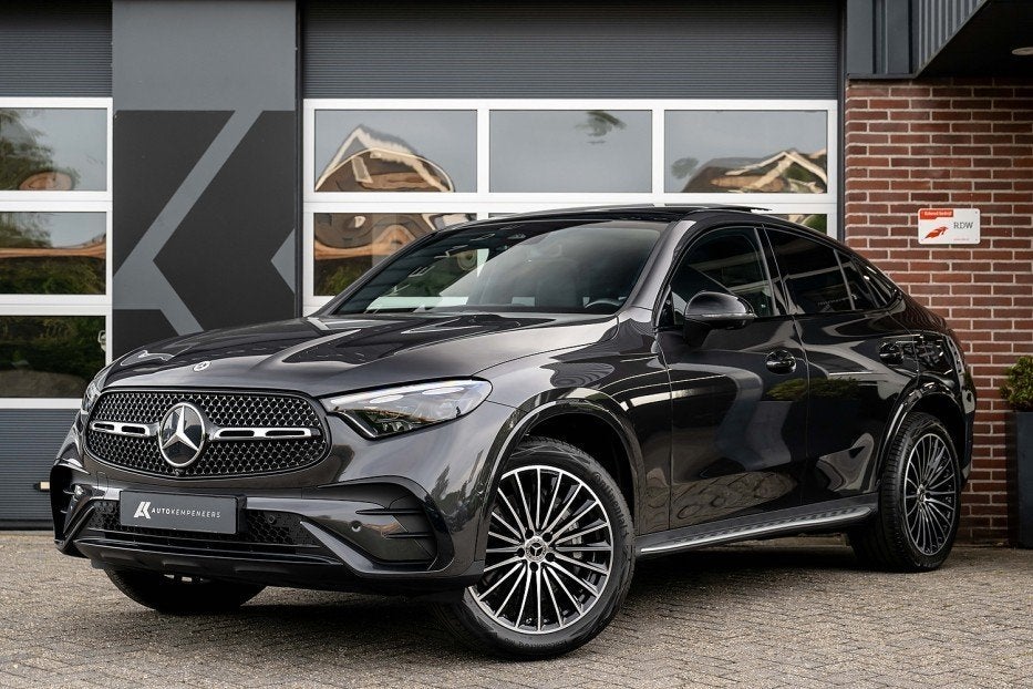 Mercedes-Benz GLC 300 300e 4MATIC Coupé AMG Line | Panorama, Auto's, Automaat, Gebruikt, 4 cilinders, 2000 kg