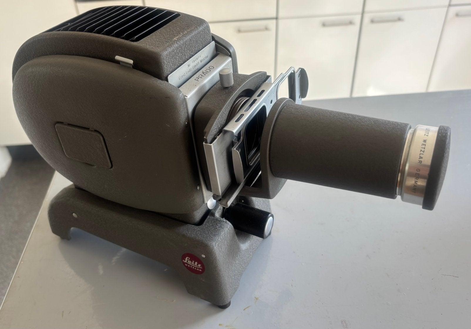 Leitz Prado diaprojector, Ophalen of Verzenden, Gebruikt
