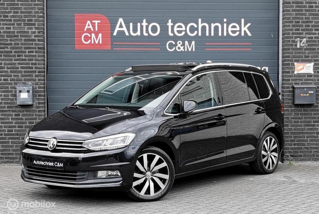 Volkswagen Touran 1.4 TSI 150PK R-LINE/DSG/ACC/DCC/PANO/VOL, 1378 kg, Adaptive Cruise Control, Zwart, 4 cilinders